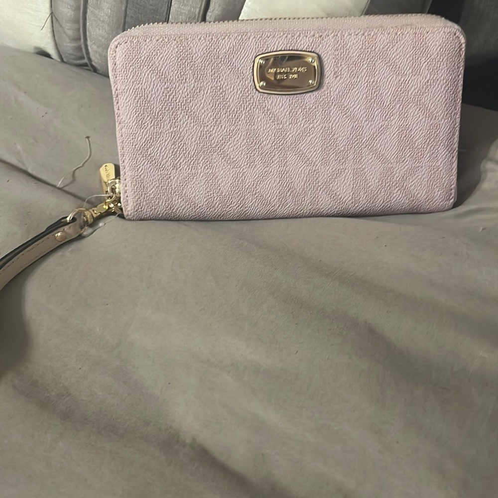 Michael kors wristlet